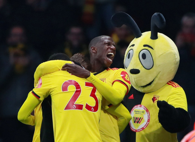 Pemain dan maskot Watford merayakan gol Gerard Deulofeu ke gawang Wolves. Foto: Reuters/Andrew Couldridge