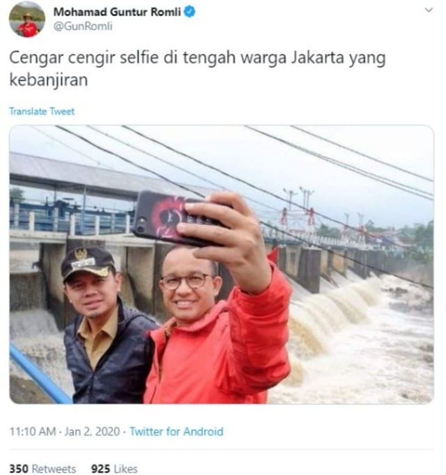 Cuitan @GunRomli soal selfie Anies dan Bima Arya di tengah bencana banjir Jakarta. Foto: Twitter /@GunRomli