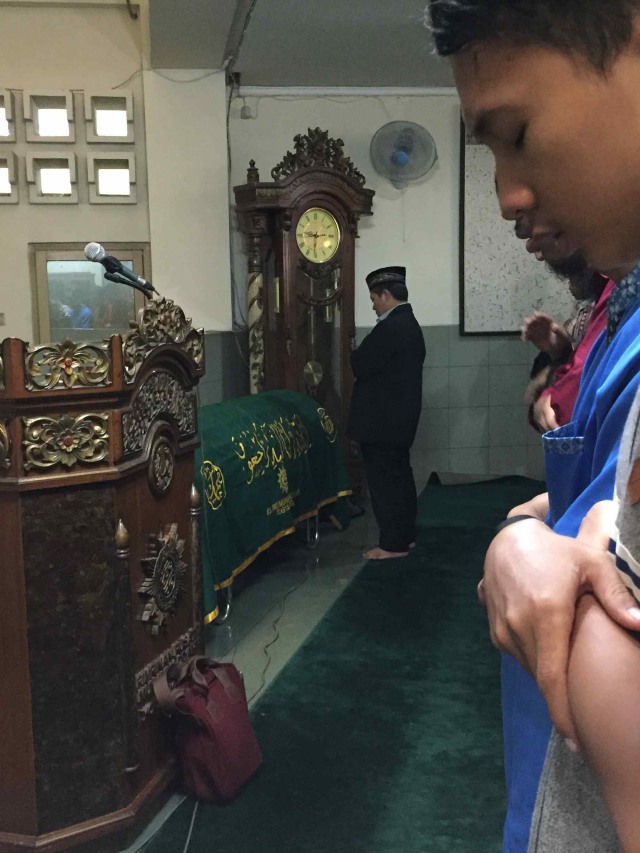 Suasana saat salat Jenazah Ketua Pimpinan Pusat Muhammadiyah dan Wakil Ketua Umum MUI Pusat, Yunahar Ilyas. Foto: Arfiansyah Panji Purnandaru/kumparan