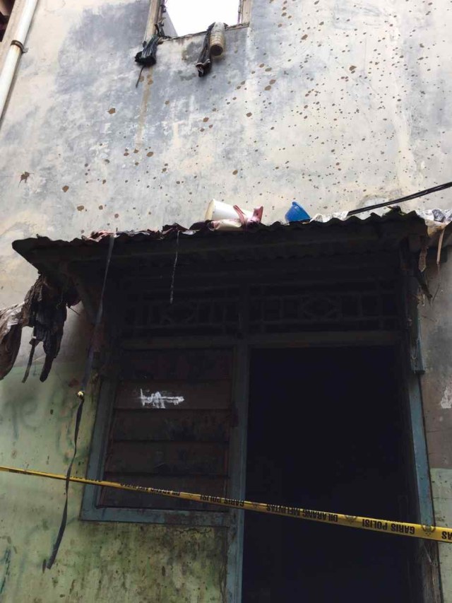 Rumah di lokasi terdampak banjir Kampung Kulo yang terbakar pada Kamis (2/1) malam. Foto: Muhammad Darisman/kumparan