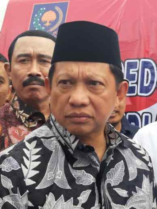 Kapolri Tito Karnavian kunjungi posko banjir di perumahan Villa Jatirasa, Jatiasih, Kota Bekasi, Jawa Barat, Jumat (3/1). Foto: Ulfa Rahayu/kumparan