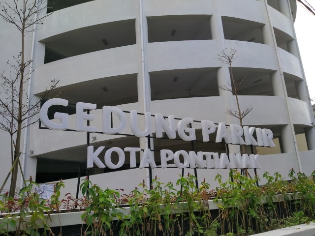 Gedung Parkir Kota Pontianak. Foto: Lydia Salsabilla/Hi!Pontianak