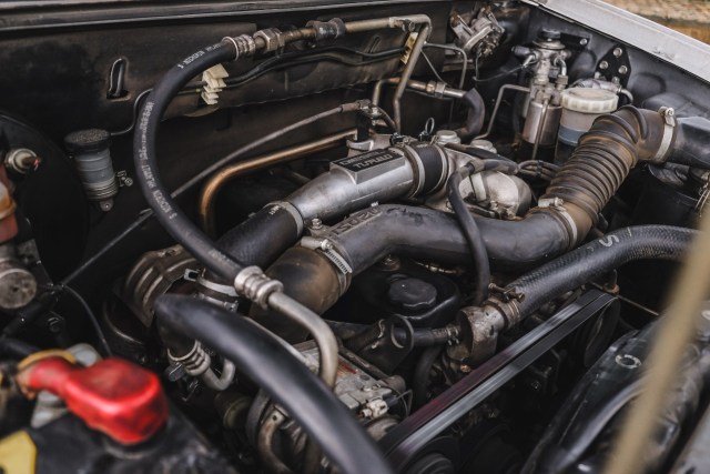 Mesin Diesel Isuzu Panther Foto: Bangkit Jaya Putra/kumparan