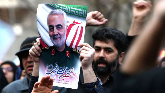 Protes terhadap pembunuhan Mayor Jenderal Iran Soleimani di depan kantor PBB di Teheran, Iran. Foto: WANA (West Asia News Agency)/Nazanin Tabatabaee via REUTERS