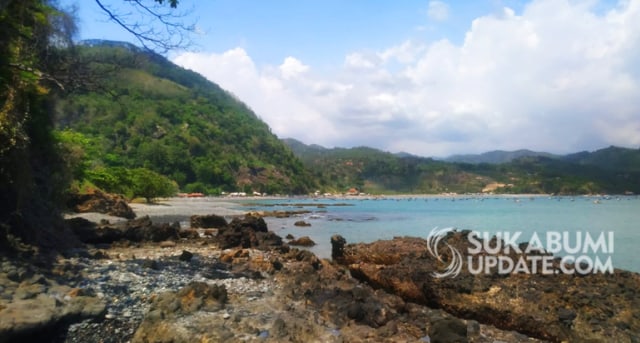 Suasana Pantai Legon waru, Kampung Cikembang, Desa Pasir Baru, Kecamatan Cisolok, Kabupaten Sukabumi, Jumat (3/1/2020). | Sumber Foto:Nandi
