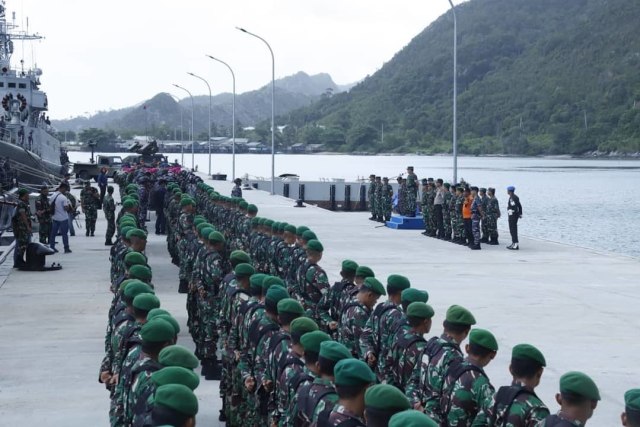Panglima Komando Gabungan Wilayah Pertahanan I Laksamana Madya TNI Yudo Margono, S.E., M.M. memimpin apel gelar pasukan intensitas Operasi Rutin TNI. Foto: Instagram / @puspentni