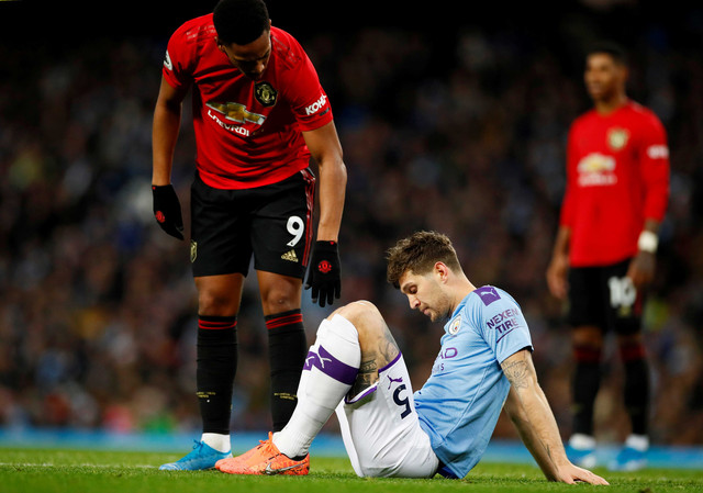 John Stones mengalami cedera di laga Derbi Manchester.