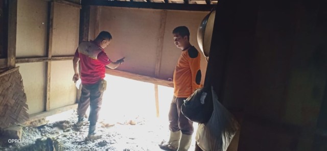 Rumah rusak akibat banjir di Kabupaten Tegal.
