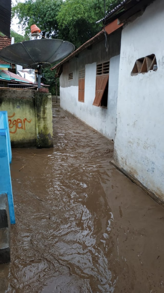 Banjir di wilayah Karijawa Dompu. Foto: Fery Pribadi