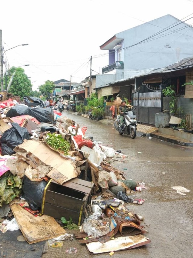 Kondisi usai banjir di Ciledug Indah, Tangerang, Minggu (5/1).  Foto: Adhim Mugni Mubarok/kumparan 