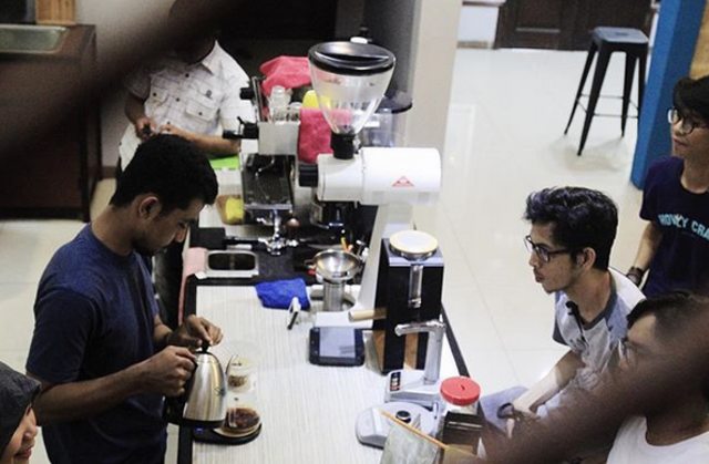 Rekomednasi tempat nongkrong di Samarinda yang sering mengadakan diskusi dan sharing session | Photo by @sgara.coffee on Instagram