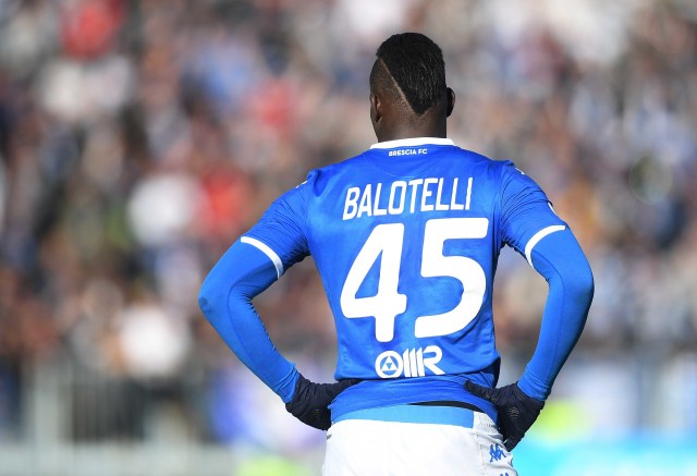 Mario Balotelli, pemain Brescia. Foto: REUTERS/Daniele Mascolo