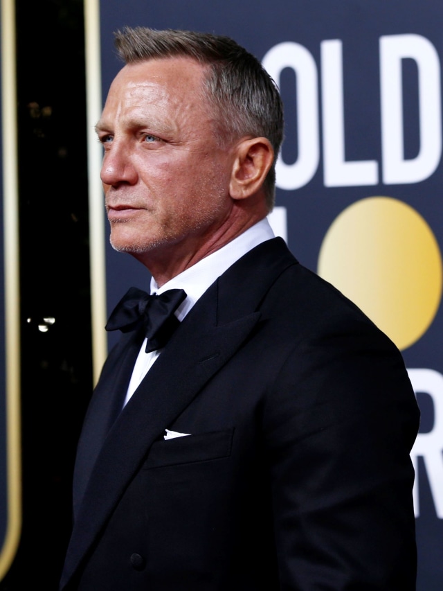 Daniel Craig menghadiri Golden Globe Awards ke 77 di Beverly Hills, California, Amerika Serikat. Foto: REUTERS / Mario Anzuoni