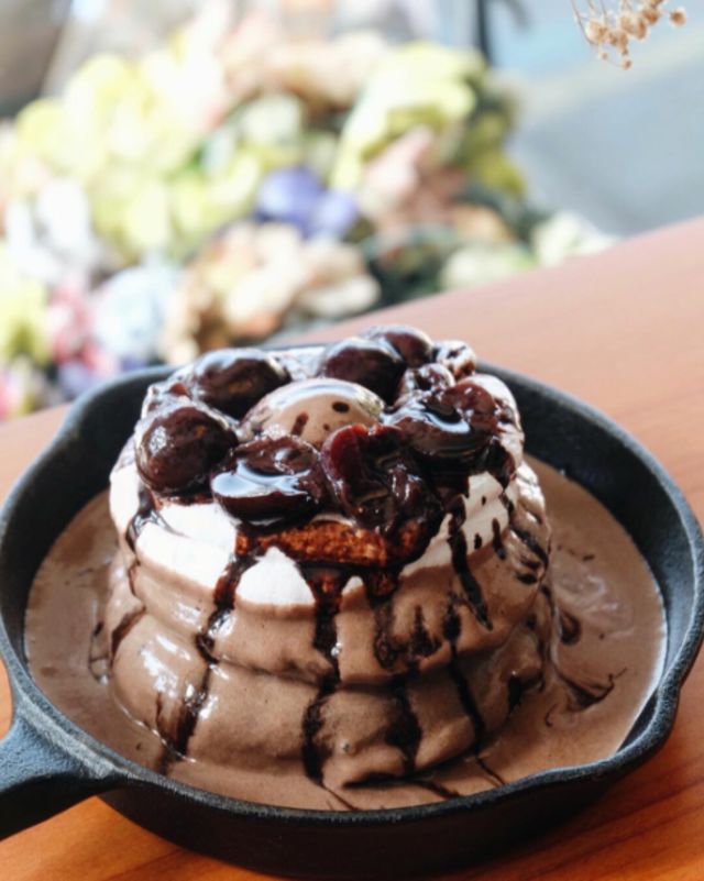 Rekomendasi dessert lezat di Samarinda untuk ngemil di sore hari | Photo by @hazel.samarinda on Instagram