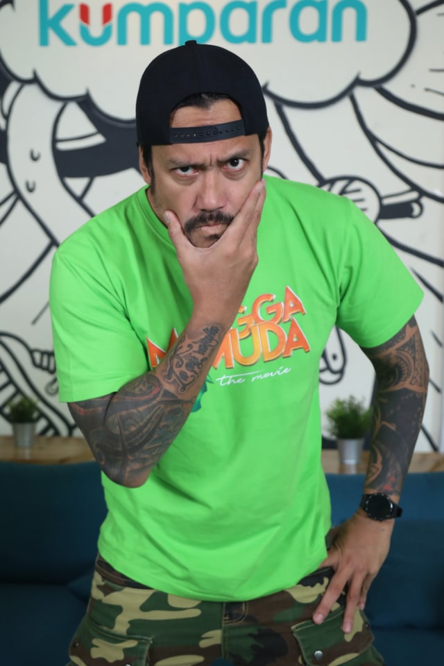 Pemain film Mangga Muda Tora Sudiro saat berkunjung ke kantor kumparan, Jakarta, Senin (6/1). Foto: Fanny Kusumawardhani/kumparan