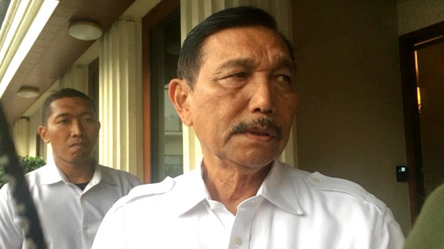 Menko Maritim dan Investasi Luhut Binsar Panjaitan di Kemenko Polhukam, Jakarta Pusat, Senin (6/1) Foto: Darin Atiandina/kumparan