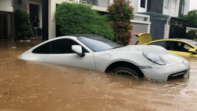 Supercar terendam banjir. Foto: dok. Istimewa