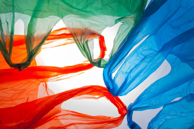 com-Ilustrasi sampah kantong plastik. Foto: Shutterstock