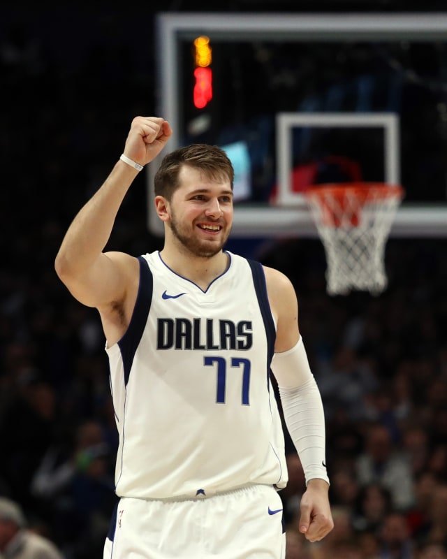 Pemain depan Dallas Mavericks Luka Doncic (77). Foto: Ronsld M. / GETTY IMAGES AMERIKA UTARA / AFP