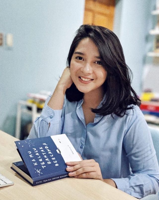 Marchella FP, penulis buku best-seller NKCTHI | Photo by @marchellafp on Instagram