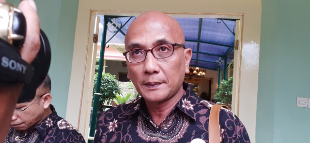 Ketua DPD PHRI DIY, Deddy Pranowo, usai menghadap Gubernur DIY Sri Sultan HB X, Selasa (7/1/2020) di Kompleks Kepatihan. Foto: Erfanto