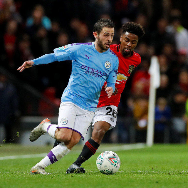 Aksi Bernardo Silva saat melawan Manchester United di semifinal Piala Liga Inggris. Foto: Phil Noble/REUTERS