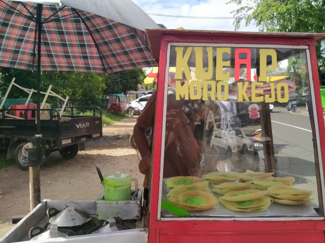 Kue ape yang dijual oleh Nana di Pontianak. Foto: Lydia Salsabilla/Hi!Pontianak