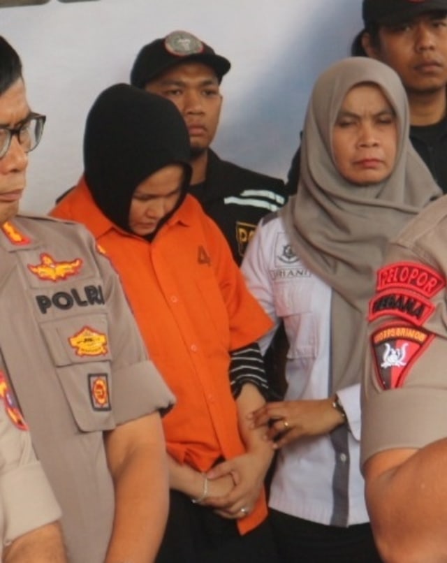Zuraida Hanum tersangka pembunuhan terhadap hakim PN Jamaluddin, di Mapolda Sumatera Utara, Rabu (8/1). Foto: Rahmat Utomo/kumparan