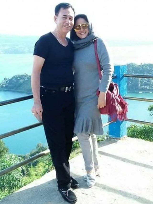 Zuraida Hanum bersama suami, Jamaluddin.  Foto: Facebook / @Zuraida Hanum 