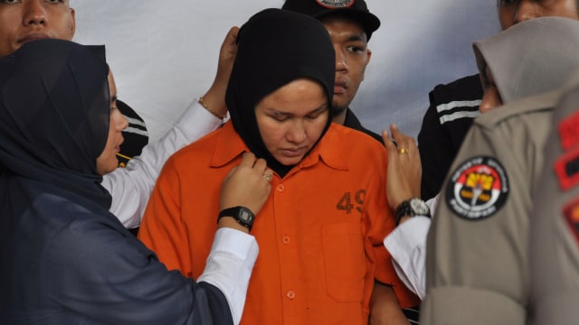 Tersangka kasus pembunuhan Hakim Pengadilan Negeri Medan, Zuraida Hanum, di Mapolda Sumatera Utara, Medan, Sumatera Utara, Rabu (8/1/2020). Foto: ANTARA FOTO/Septianda Perdana
