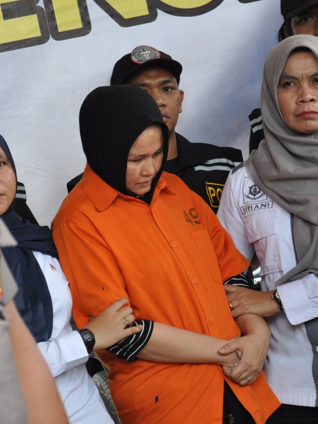 Tersangka kasus pembunuhan Hakim Pengadilan Negeri Medan, Zuraida Hanum, di Mapolda Sumatera Utara, Medan, Sumatera Utara, Rabu (8/1/2020). Foto: ANTARA FOTO/Septianda Perdana
