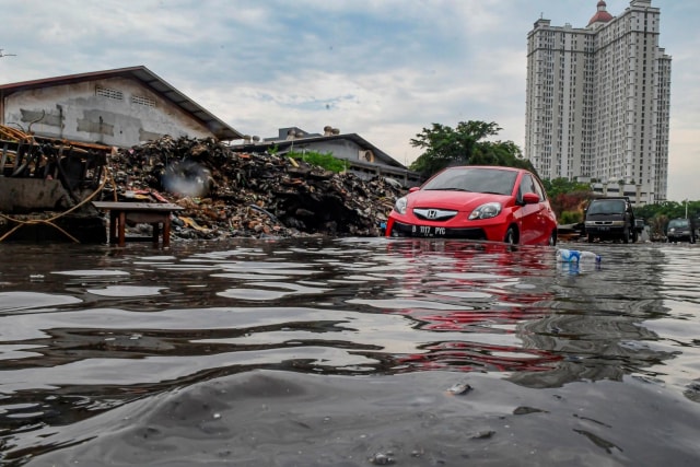 Ilustrasi mobil saat banjir Foto: istimewa