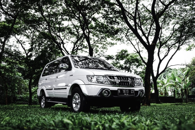 Tampilan depan Isuzu Panther Foto: Bangkit Jaya Putra