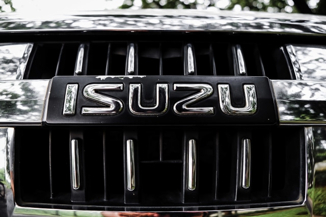 Emblem Isuzu Panther Foto: Bangkit Jaya Putra