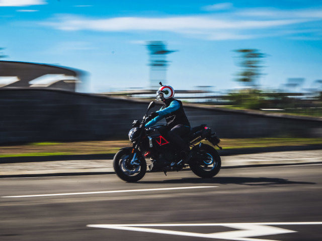 Mencoba handling Aprilia Shiver 900 Foto: Bangkit Jaya Putra/kumparan