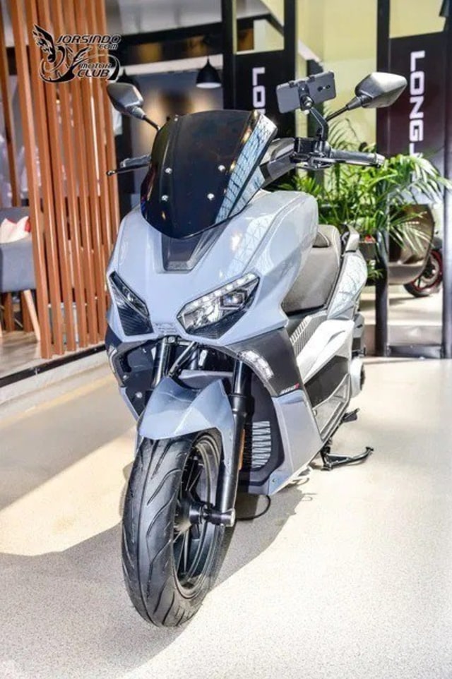 Tampilan depan LongjianVMAX 300 Foto: dok. Greatbiker