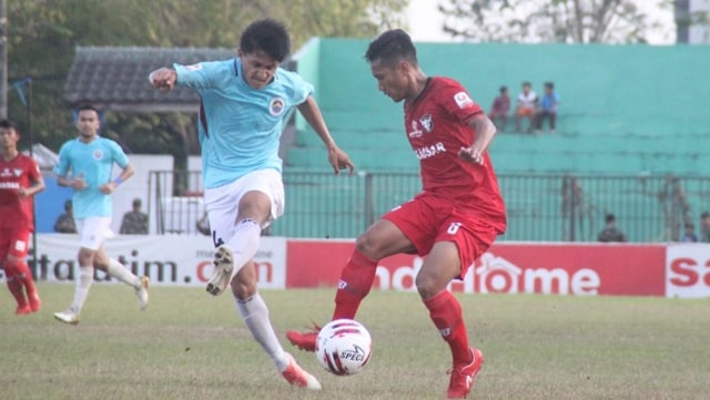 Mahdi Albaar (biru langit), salah satu pemain bertipikal menyerang walaupun berposisi sebagai pemain belakang