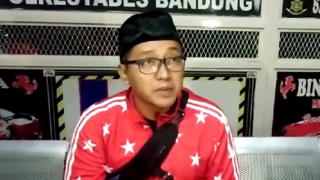 Suami Lina, Teddy Pardiana, di Polrestabes Bandung, Kamis (9/1). Foto: Rachmadi Rasyad/kumparan