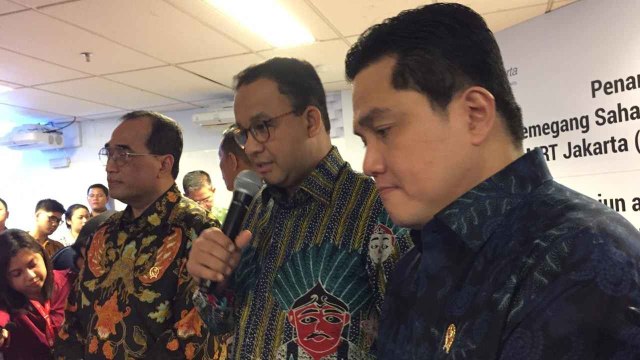 Konferensi pers Gubernur DKI Jakarta Anies Baswedan bersama Menhub Budi Karya Sumadi dan Menteri BUMN Erick Thohir, di Kementerian BUMN, Jumat (10/1). Foto: Muhammad Darisman/kumparan
