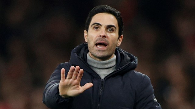 Mikel Arteta coba yakinkan Granit Xhaka agar tak pindah dari Arsenal. Foto: Action Images via Reuters/John Sibley