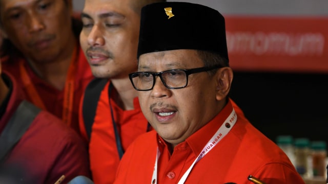 Sekjen Partai Demokrasi Indonesia Perjuangan (PDIP) Hasto Kristiyanto menjawab pertanyaan wartawan di sela Rapat Kerja Nasional (Rakernas) I PDIP di Jakarta, Ju Foto: ANTARA FOTO/Aditya Pradana Putra