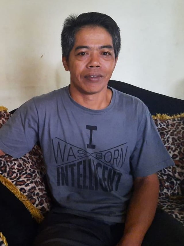 Nurhadi, pedagang Kopi yang jadi saksi penganiayaan keluarga di Curug, Depok. Foto: Rafyq Panjaitan/kumparan