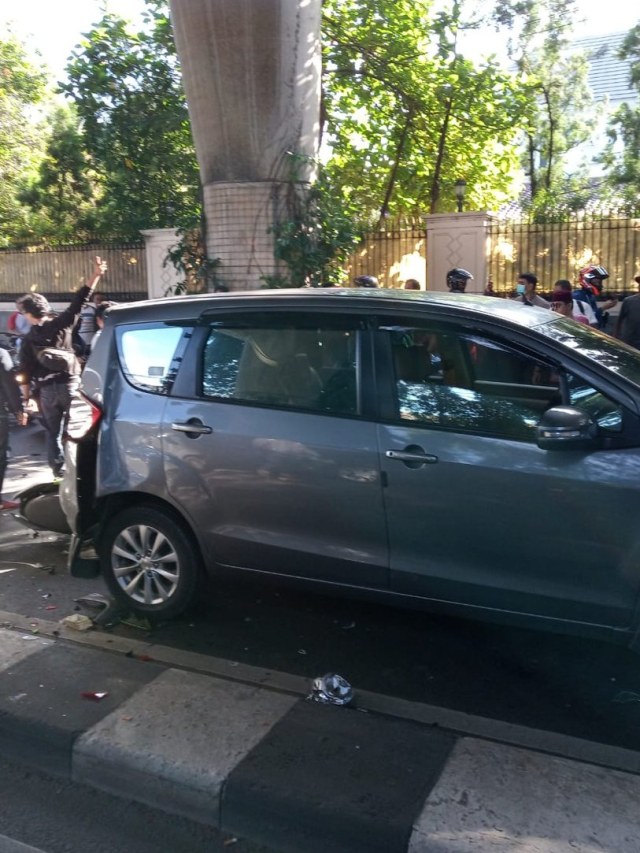 Kecelakaan di Jalan Pangeran Antasari, Jakarta Selatan.  Foto: Twitter/ @TMCPoldaMetro
