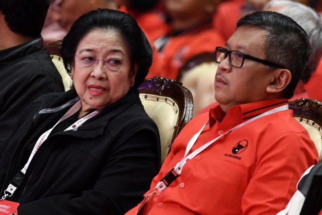 Ketua Umum PDIP Megawati Soekarnoputri dan Sekjen PDIP Hasto Kristiyanto pada penutupan Rakernas PDIP di Jakarta, Minggu (12/1). Foto: ANTARA/Aditya Pradana Putra