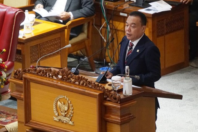 Wakil Ketua DPR RI, Sufmi Dasco saat rapat paripurna pembukaan masa sidang Ke-7 DPR di Gedung DPR RI, Jakarta, Senin (13/1).
 Foto: Fanny Kusumawardhani/kumparan 