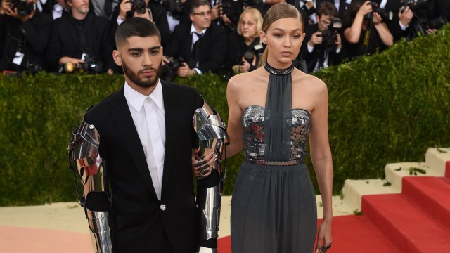 Gigi Hadid dan Zayn Malik. Foto: AFP/TIMOTHY A. CLARY
