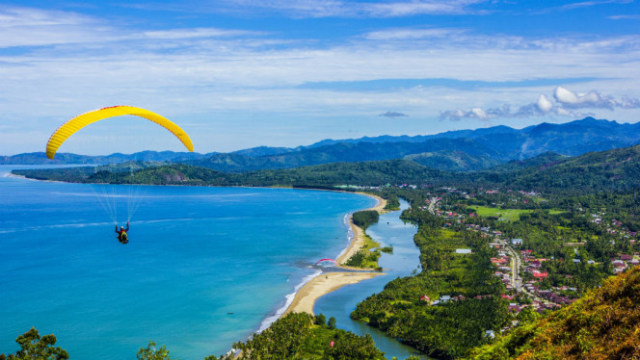 Festival Langkisau yang ada di Kabupaten Pesisir Selatan. (Foto: SumbarTravel)