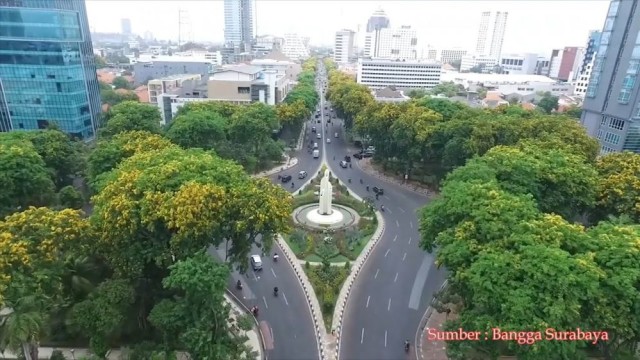 Plesir Video: Wisatawan Malaysia Plesir ke Surabaya, Wali Kota Risma Dipuji ...