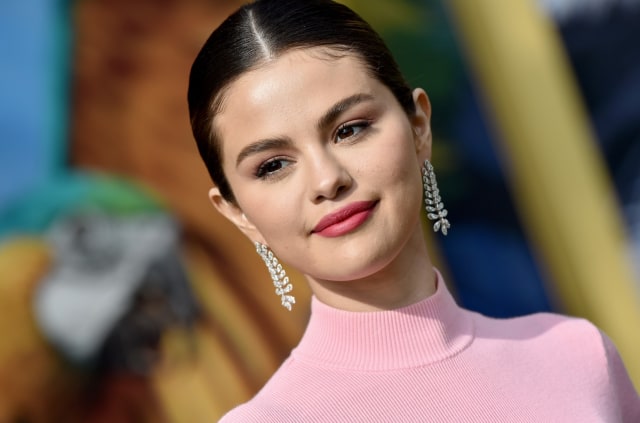 Recreate Makeup Look Selena Gomez di Premier Film Dolittle