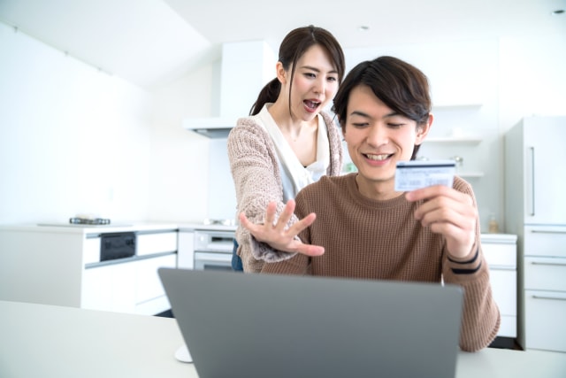 Ilustrasi pasangan boros berdasarkan zodiak  Foto: Shutterstock
